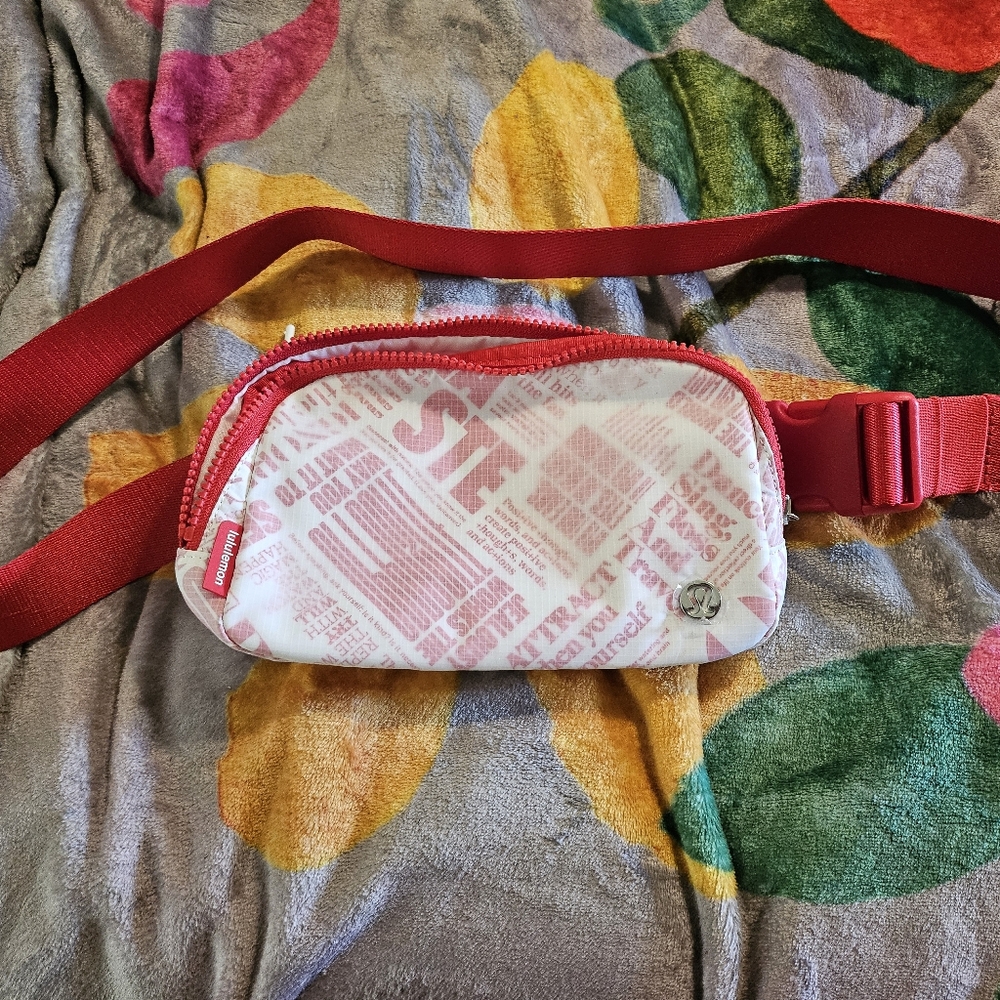 Lululemon Everywhere Belt Bag